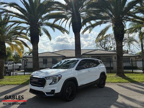 Used 2023 GMC Terrain SLT w/ Elevation Edition AWD/4WD image 5