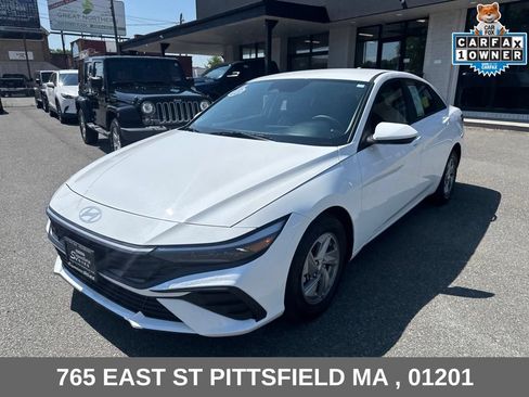 Used 2025 Hyundai Elantra SE FWD image 3