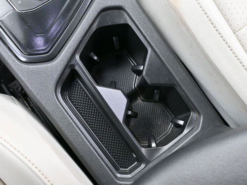 Used 2018 Volkswagen Tiguan SE w/ Panoramic Sunroof Package image 20