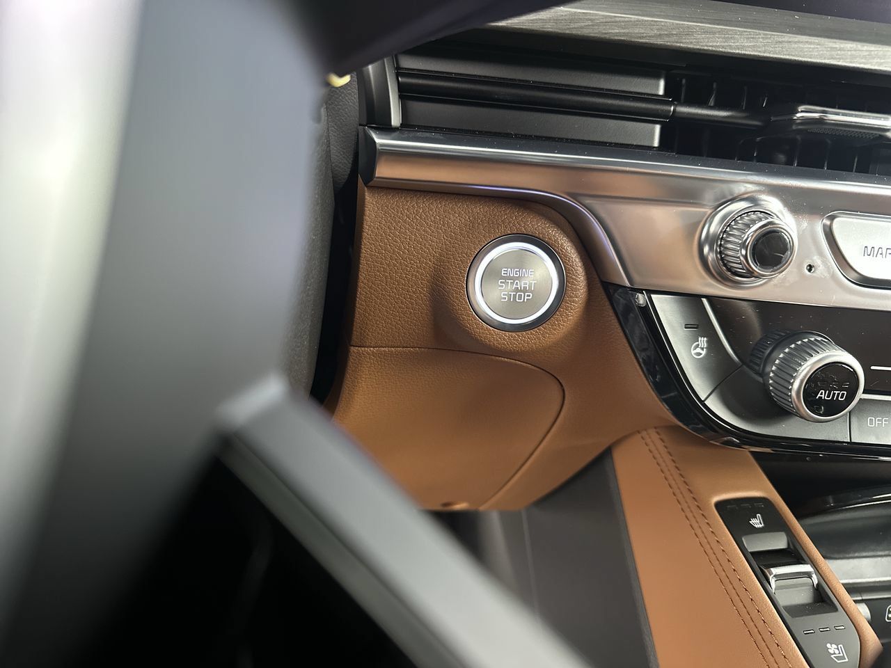 Certified 2025 Kia Telluride SX X-Line AWD/4WD image 8