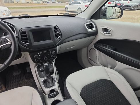 Used 2018 Jeep Compass Latitude w/ Popular Equipment Group image 10