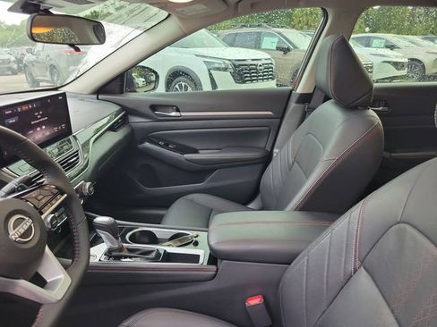 Used 2025 Nissan Altima 2.5 SR w/ SR Premium Package FWD image 16