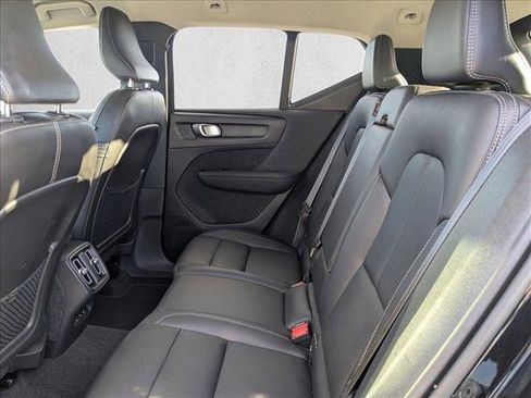 Used 2022 Volvo XC40 T5 Momentum image 15