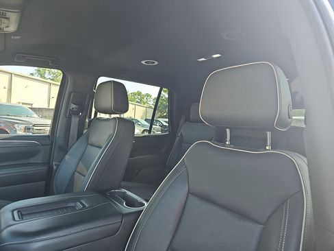 Used 2023 GMC Yukon SLT RWD image 16