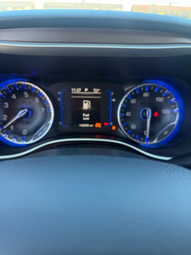 Used 2018 Chrysler Pacifica Touring FWD image 35