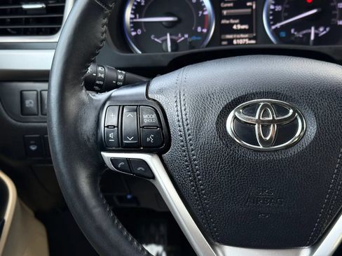 Used 2019 Toyota Highlander Limited Platinum AWD/4WD image 32