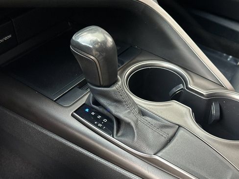 Used 2021 Toyota Camry SE FWD image 19