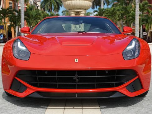 Used 2016 Ferrari F12 Berlinetta image 8