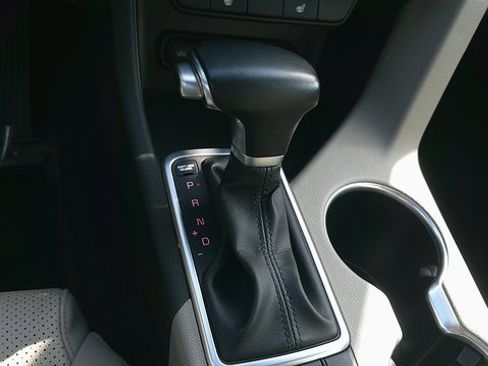 Used 2020 Kia Sportage EX image 16