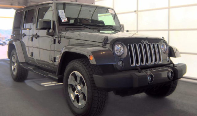 Used 2017 Jeep Wrangler Unlimited Sahara w/ Connectivity Group AWD/4WD image 4