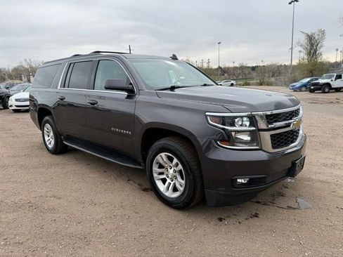 Used 2017 Chevrolet Suburban LT image 8
