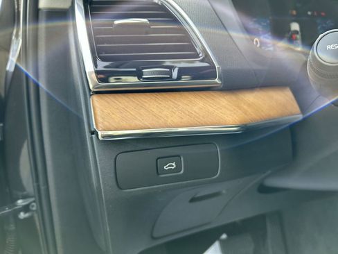 Certified 2023 Volvo XC90 B6 Plus w/ Protection Package AWD/4WD image 17