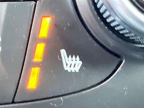 Used 2022 Chevrolet Traverse LT w/ Midnight/Sport Edition image 17