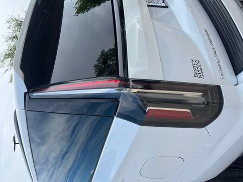 Used 2021 Cadillac Escalade ESV Sport w/ Driver Assist Tech Package AWD/4WD image 39