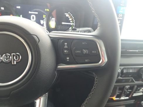 Used 2025 Jeep Wrangler Unlimited Sahara w/ Safety Group image 15