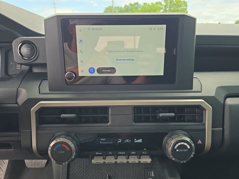 Used 2025 Toyota Tacoma SR image 17