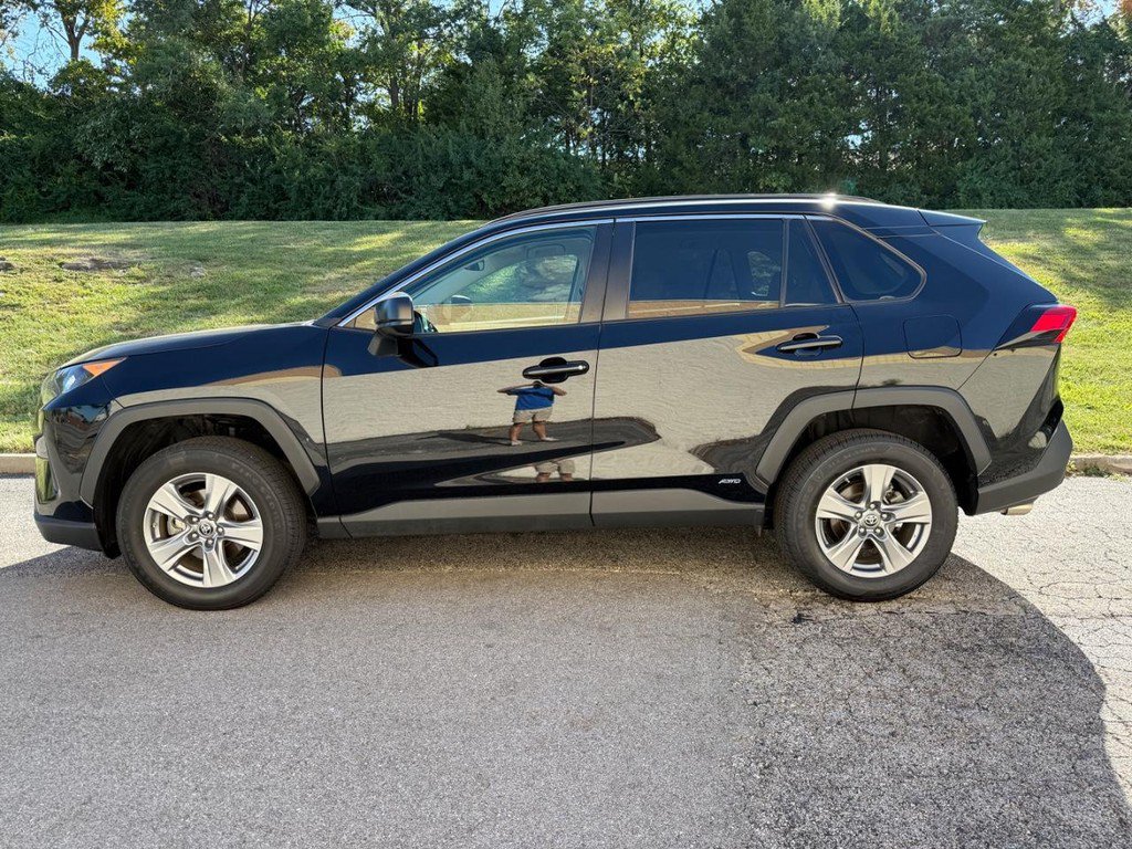 Certified 2022 Toyota RAV4 LE AWD/4WD image 2