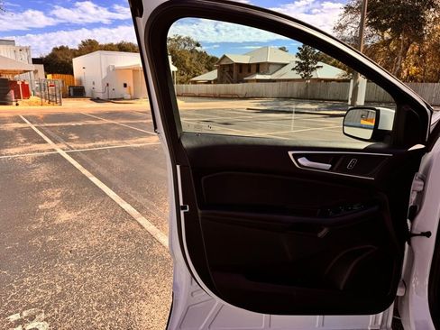 Used 2023 Ford Edge SEL image 32