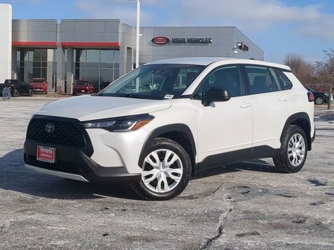 Used 2023 Toyota Corolla Cross L image 2