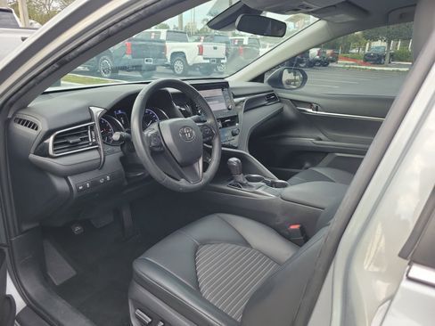 Used 2022 Toyota Camry SE image 19