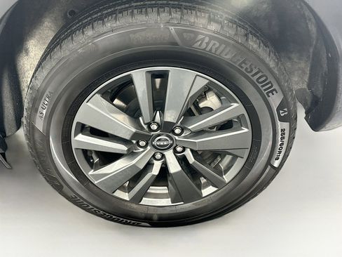 Used 2024 Nissan Pathfinder SV image 11