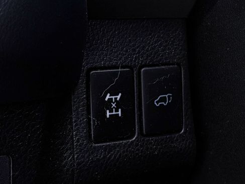 Used 2017 Toyota RAV4 XLE AWD/4WD image 5