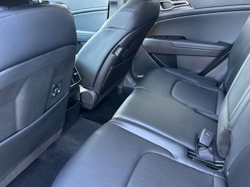 Used 2024 Kia Sportage EX image 9