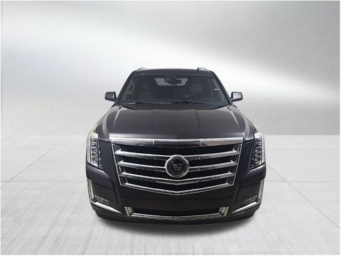 Used 2015 Cadillac Escalade ESV Premium image 3