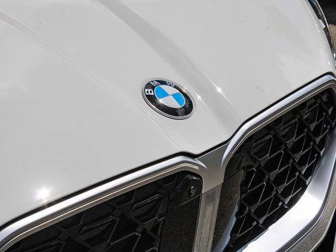 New 2026 BMW X2 xDrive28i w/ Technology Package AWD/4WD image 9