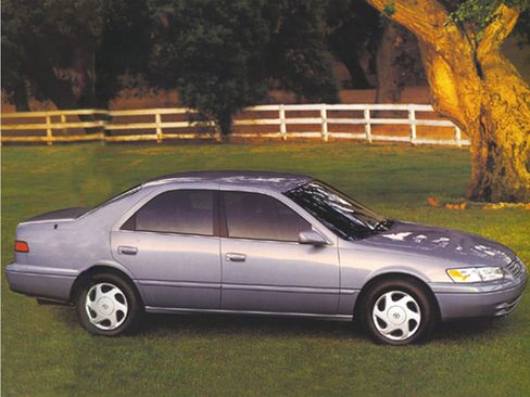 Used 1999 Toyota Camry FWD image 1