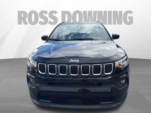 Used 2024 Jeep Compass Latitude AWD/4WD image 2