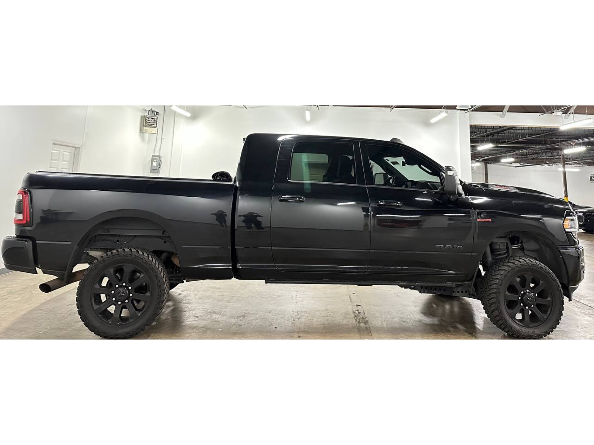 Used 2023 RAM 3500 Laramie AWD/4WD image 8