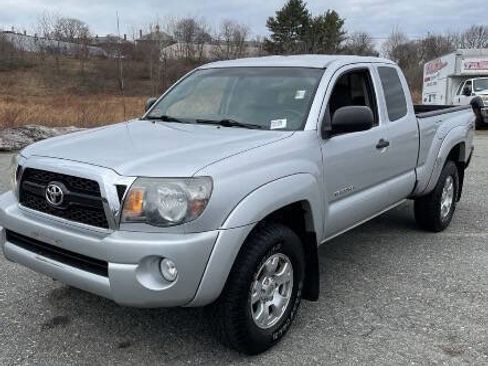 Used 2011 Toyota Tacoma 4x4 Access Cab V6 w/ TRD Off-Road Pkg image 2