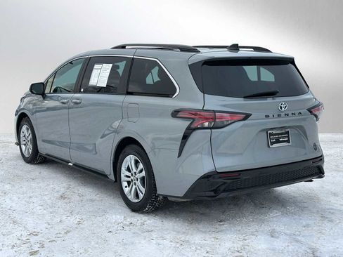 Used 2023 Toyota Sienna XSE image 5