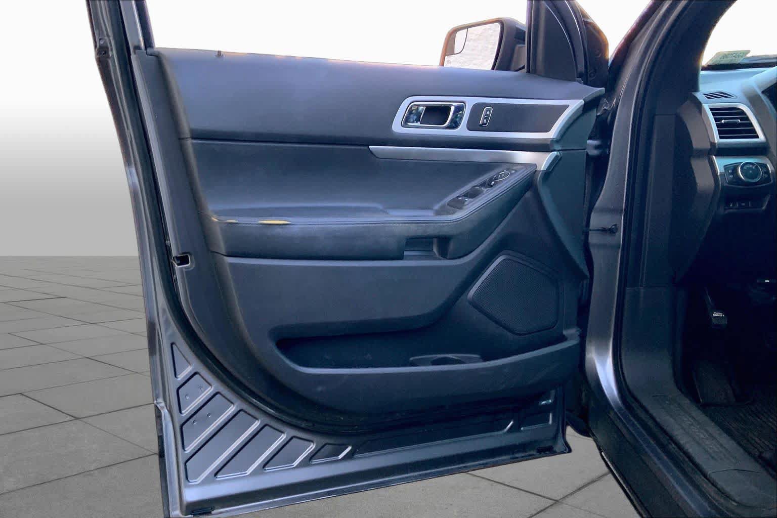 Used 2013 Ford Explorer XLT FWD image 20