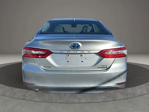 Used 2019 Toyota Camry XLE image 6
