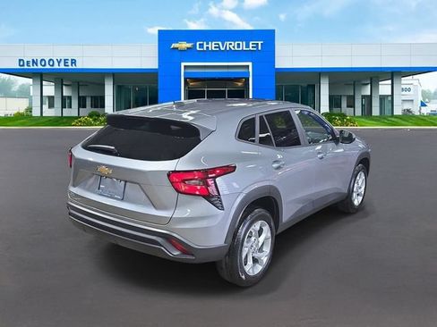 New 2026 Chevrolet Trax LS w/ LS Convenience Package FWD image 6