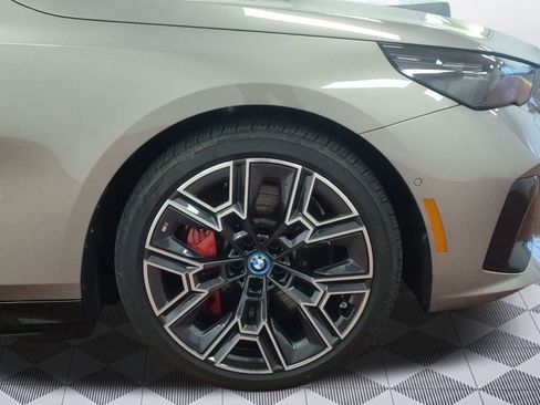 Used 2025 BMW i5 xDrive40 image 11