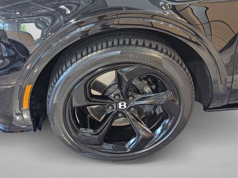 Used 2023 Bentley Bentayga image 26