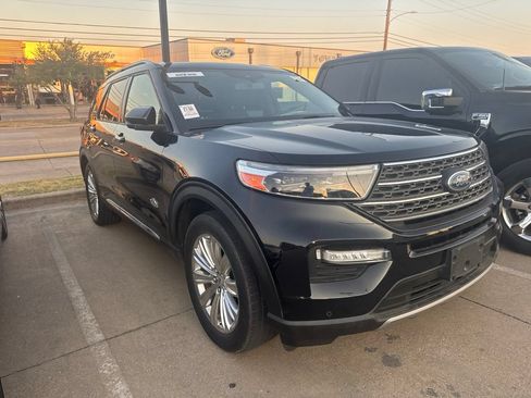 Used 2021 Ford Explorer King Ranch w/ Premium Technology Package RWD image 3