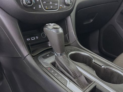 Used 2020 Chevrolet Equinox LT image 15