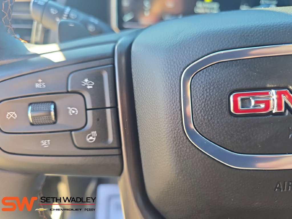 Used 2025 GMC Sierra 1500 AT4 w/ AT4 Premium Package AWD/4WD image 17