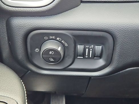 New 2026 RAM 2500 Laramie AWD/4WD image 18