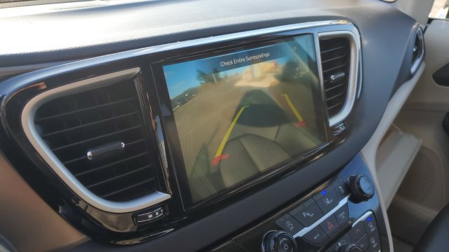 Used 2024 Chrysler Pacifica Touring-L FWD image 16