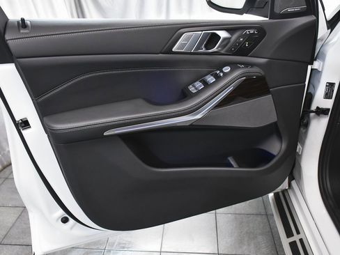 Used 2026 BMW X7 xDrive40i image 9