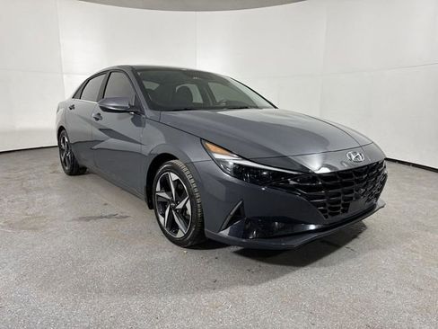 Used 2023 Hyundai Elantra Limited image 3
