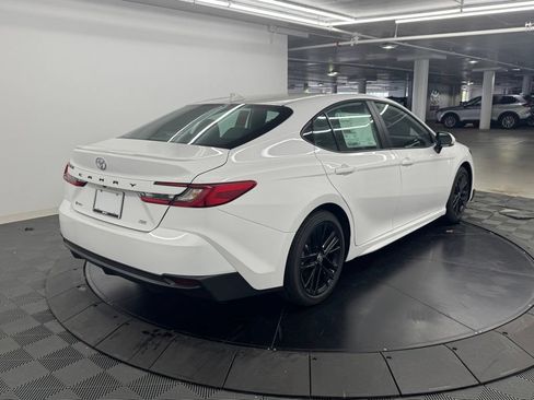 Used 2026 Toyota Camry SE FWD image 5