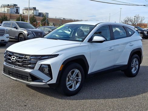 Certified 2025 Hyundai Tucson SE image 3