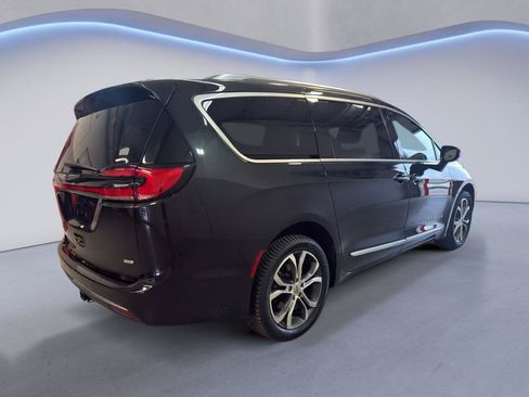 Used 2022 Chrysler Pacifica Pinnacle AWD/4WD image 8
