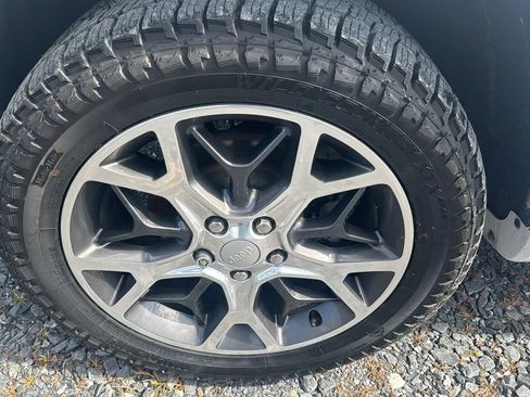 Used 2019 Jeep Grand Cherokee Overland image 10